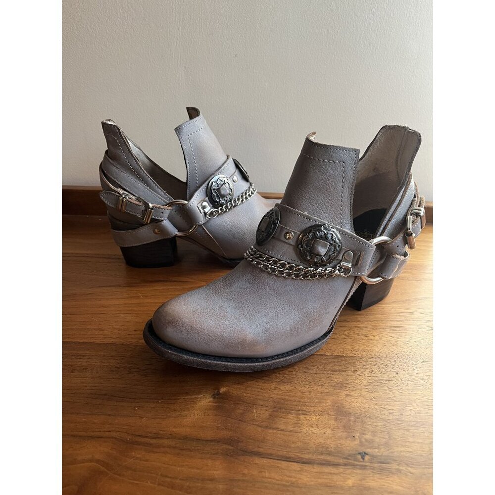 Freebird NEW Mystic Gray Leather Harness Ankle Boots Chain & Concho Sz 9 - Picture 11 of 11